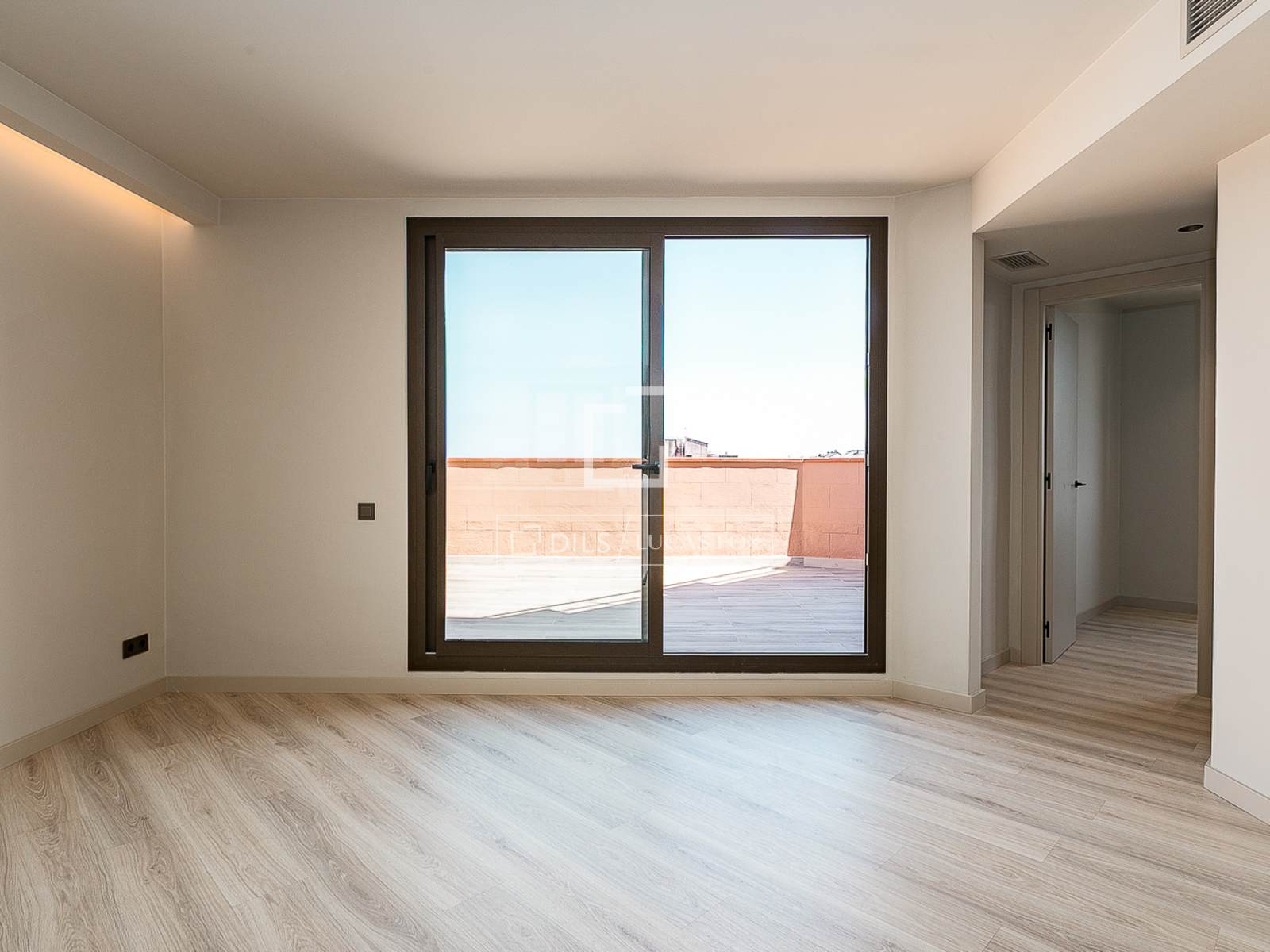 Ático en Barcelona, España 2 dormitorios, 70 m2 No. 168937
