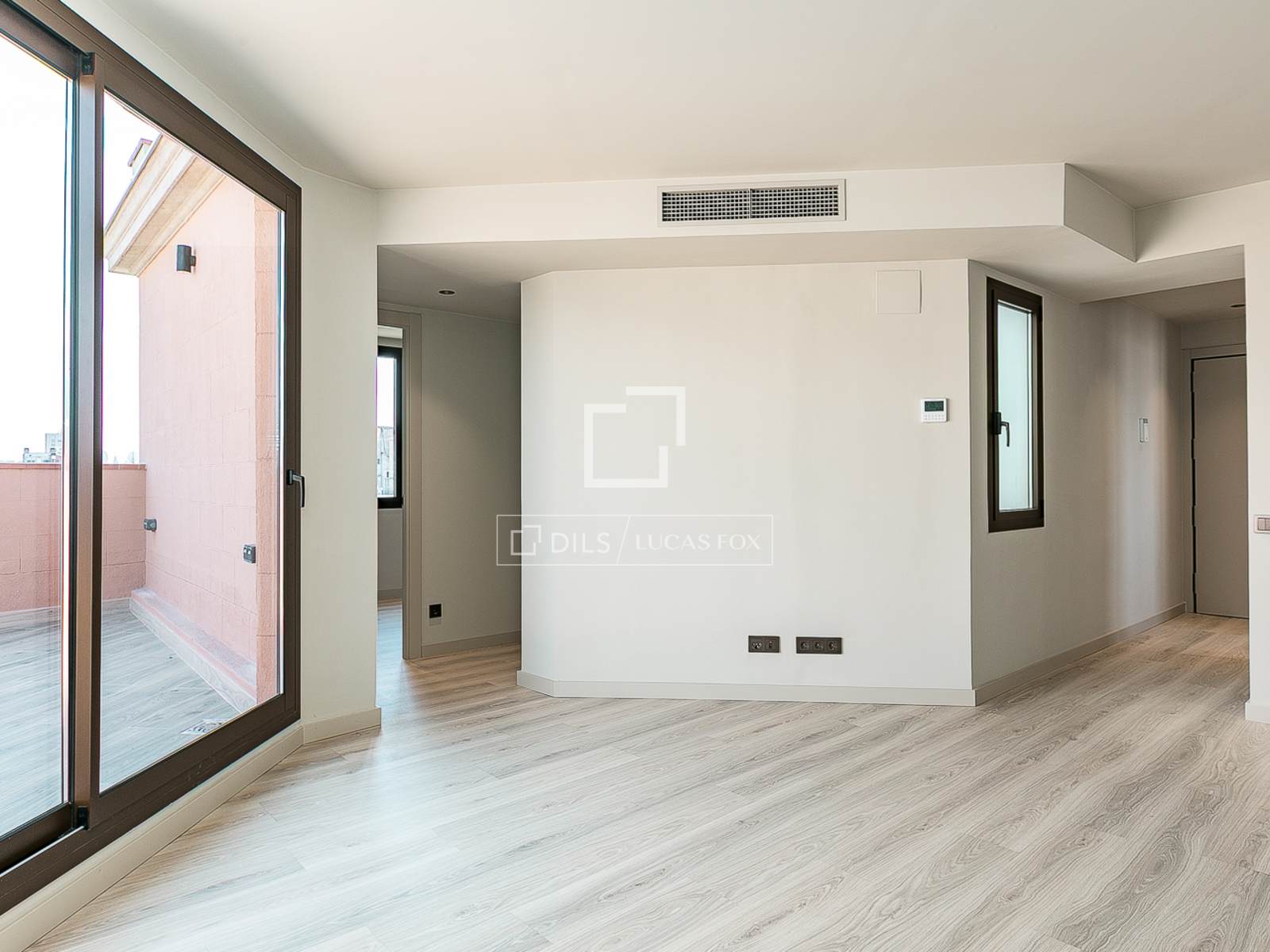 Ático en Barcelona, España 2 dormitorios, 70 m2 No. 168937