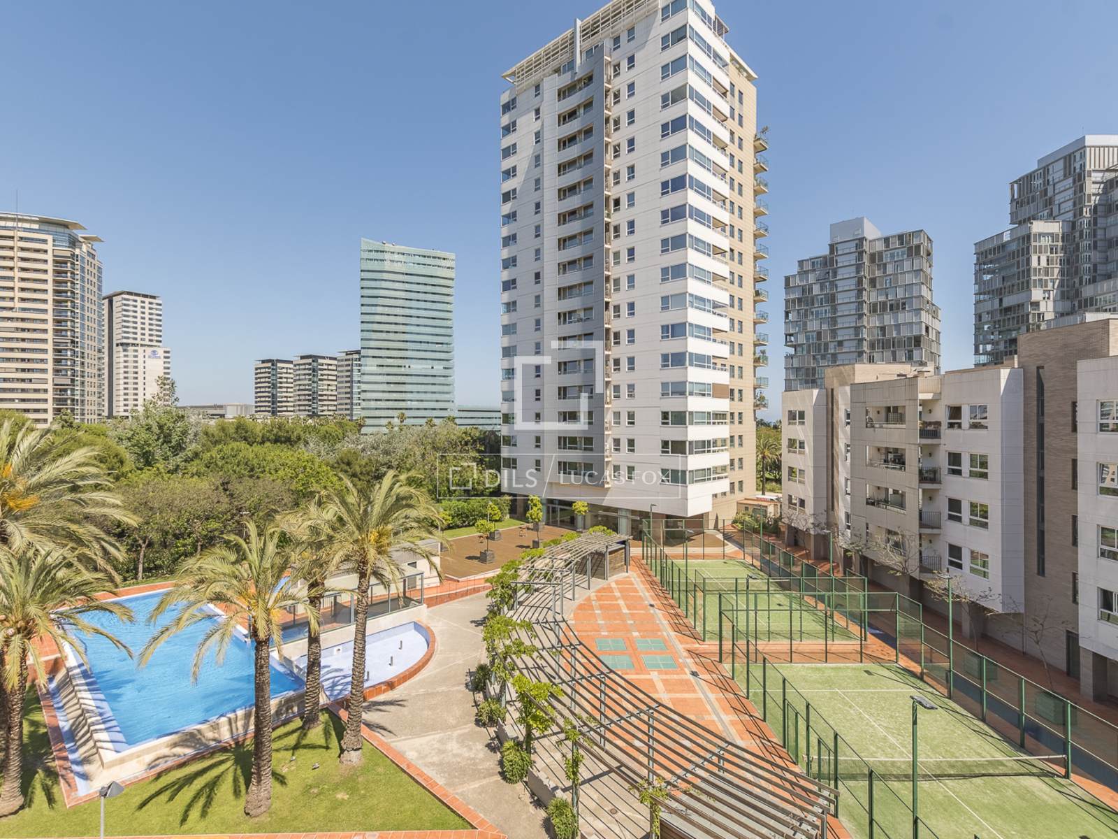 Apartamento en Barcelona, España 3 dormitorios, 97 m2 No. 168944