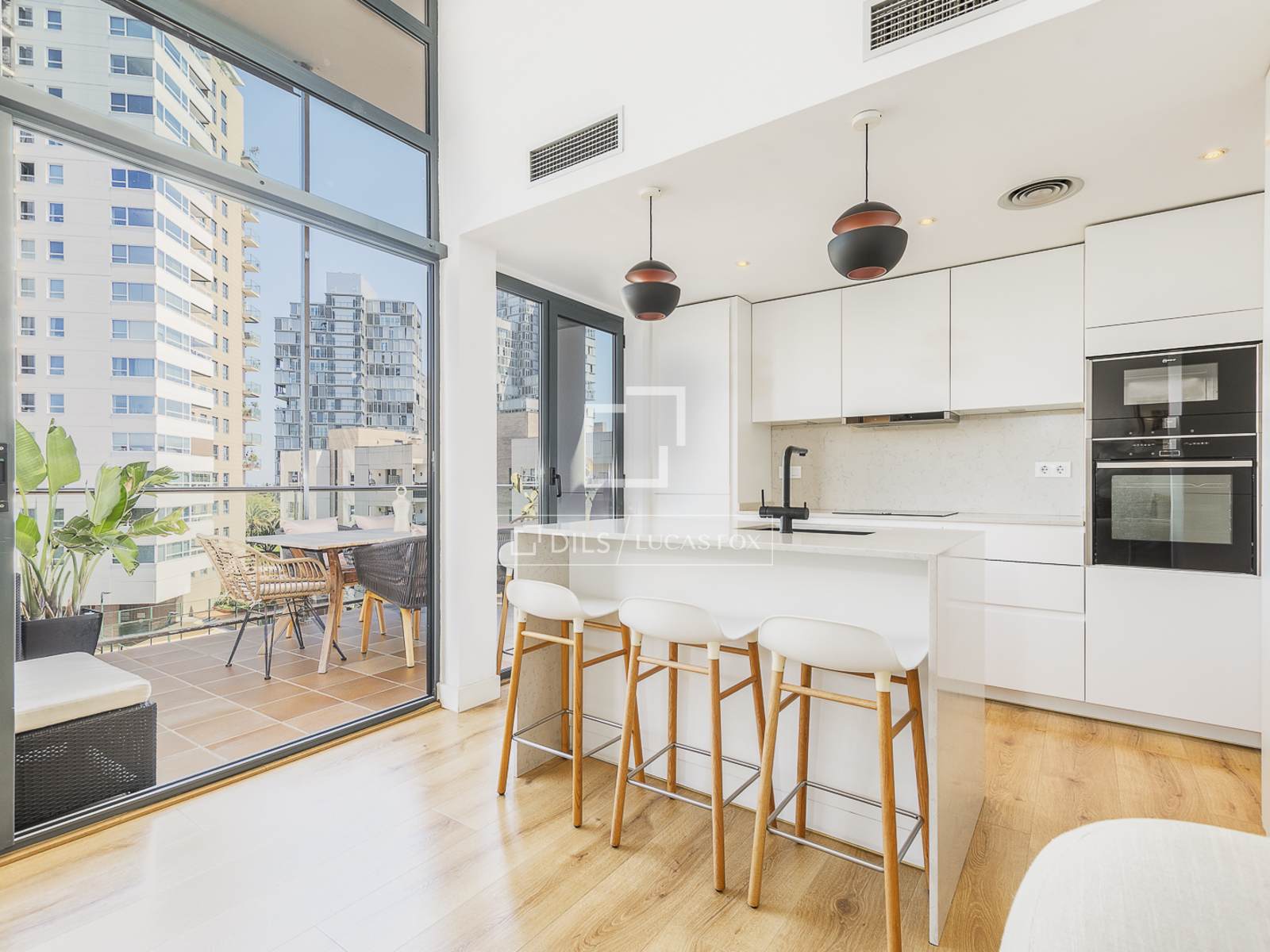 Apartamento en Barcelona, España 3 dormitorios, 97 m2 No. 168944