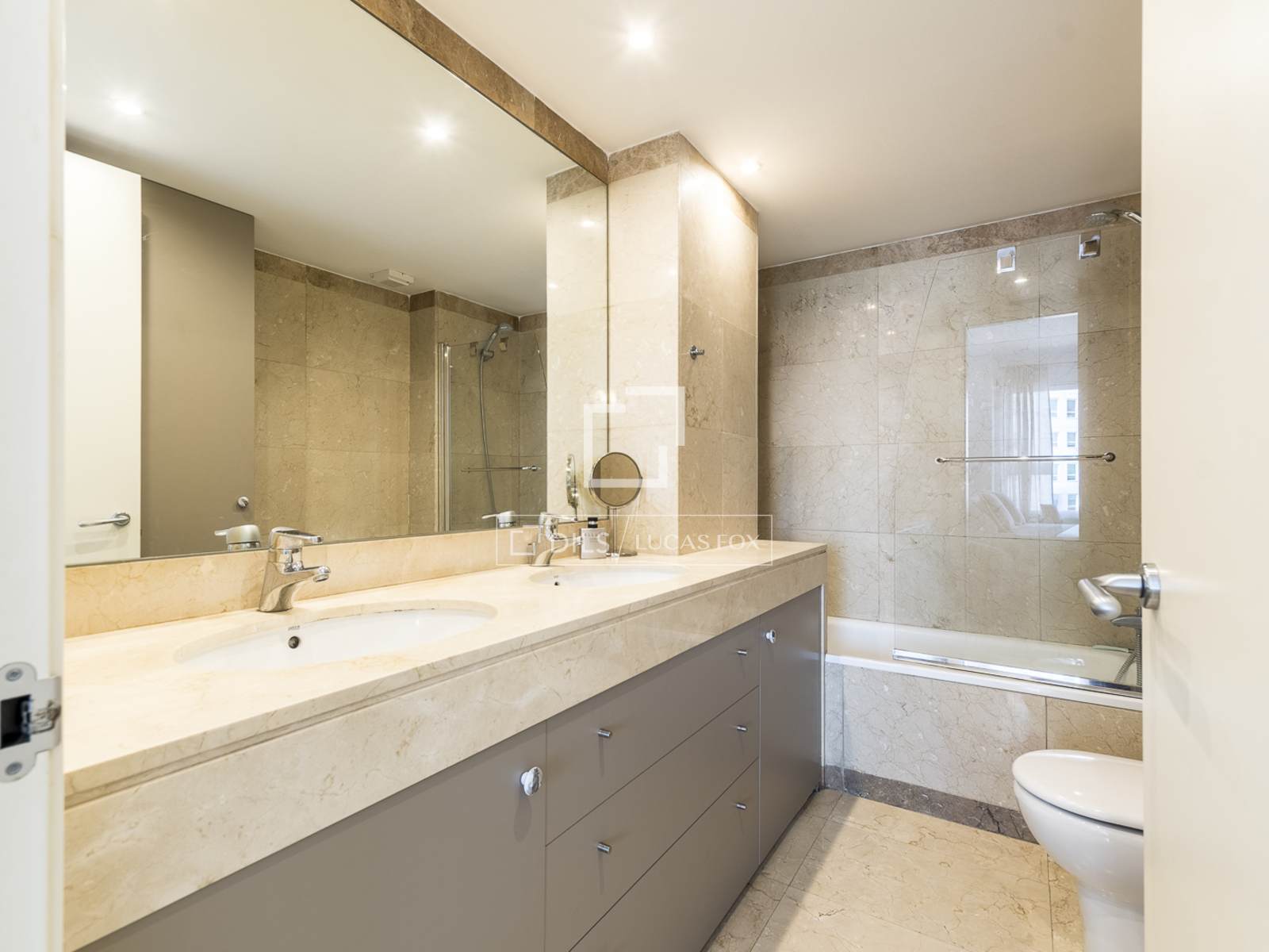 Apartamento en Barcelona, España 3 dormitorios, 97 m2 No. 168944