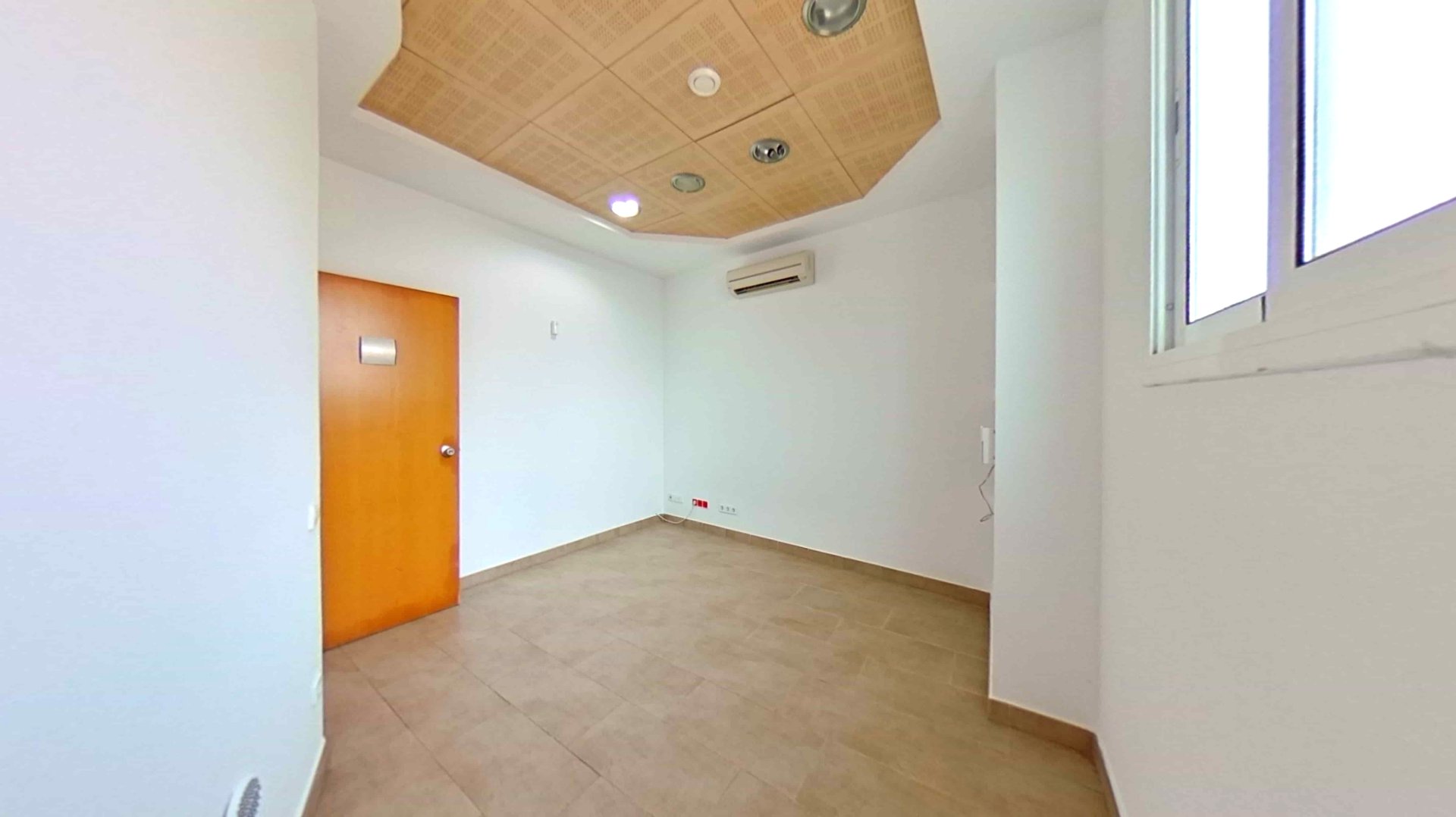 Liikekiinteistö Sabadell, Barcelona, Espanja 146 m2 No. 191096