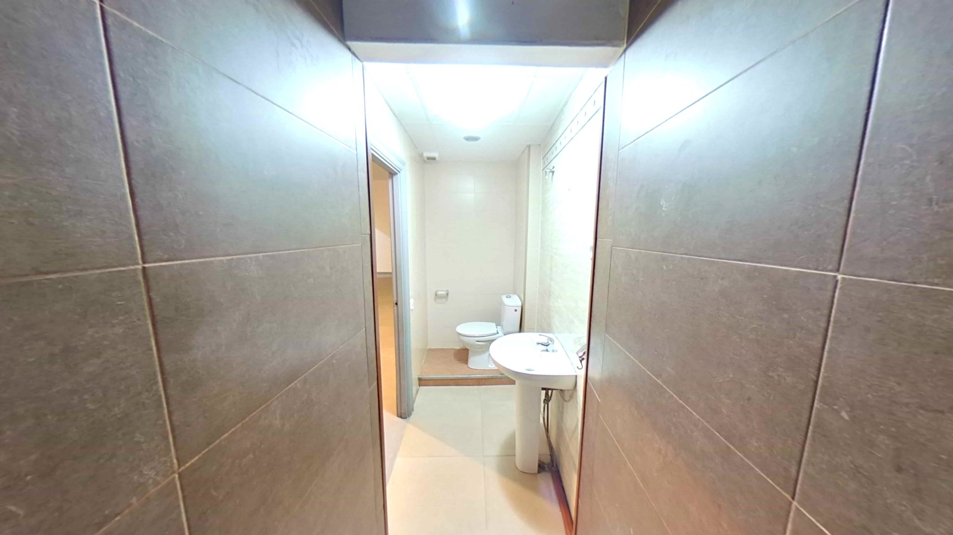 Liikekiinteistö Sabadell, Barcelona, Espanja 146 m2 No. 191096