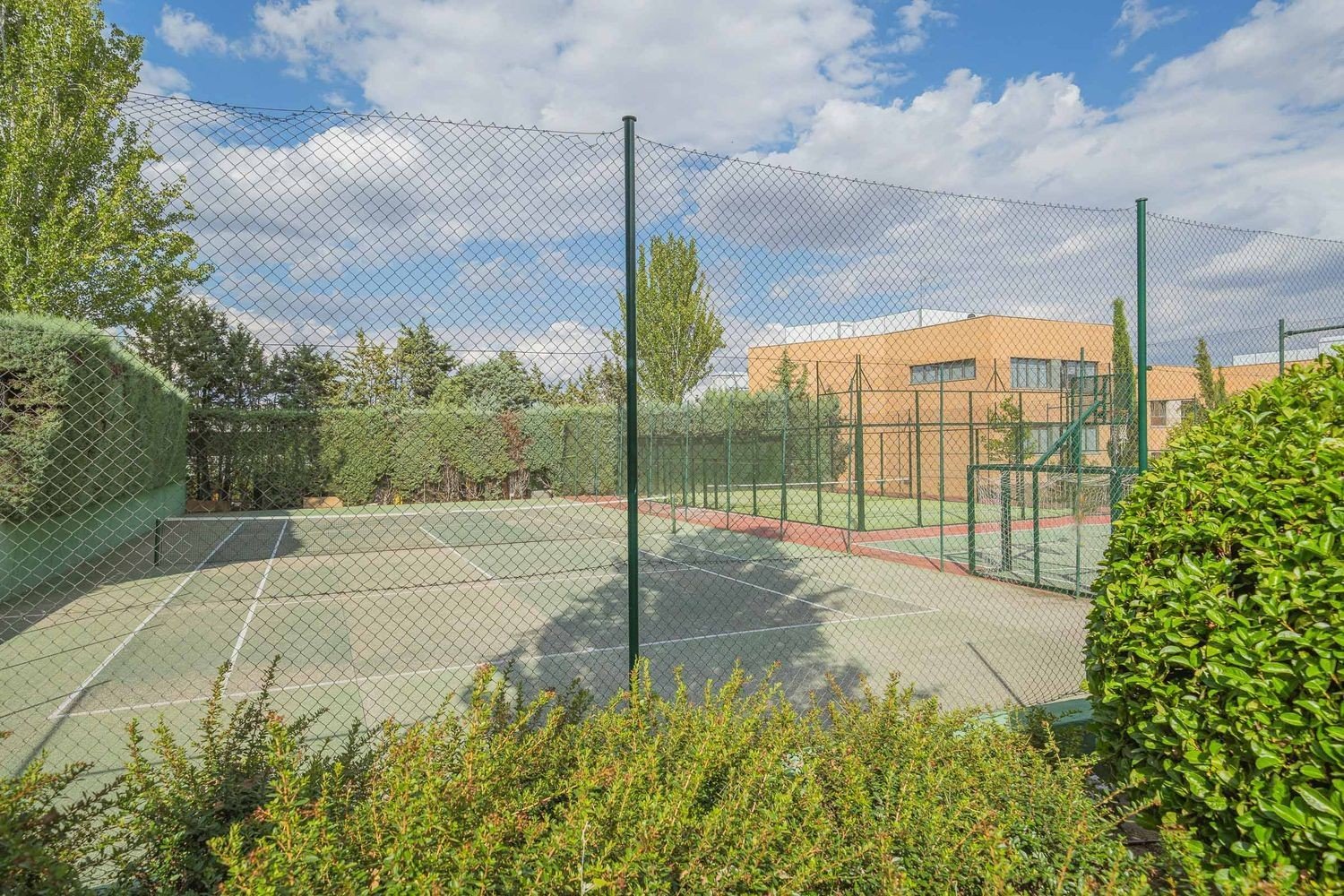 Paritalo Madrid, Espanja 3 makuuhuonetta, 210 m2 No. 143125