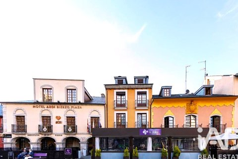 Hotel in Ponferrada, Leon, Spain 34 bedrooms, 2800 sq.m. No. 172212