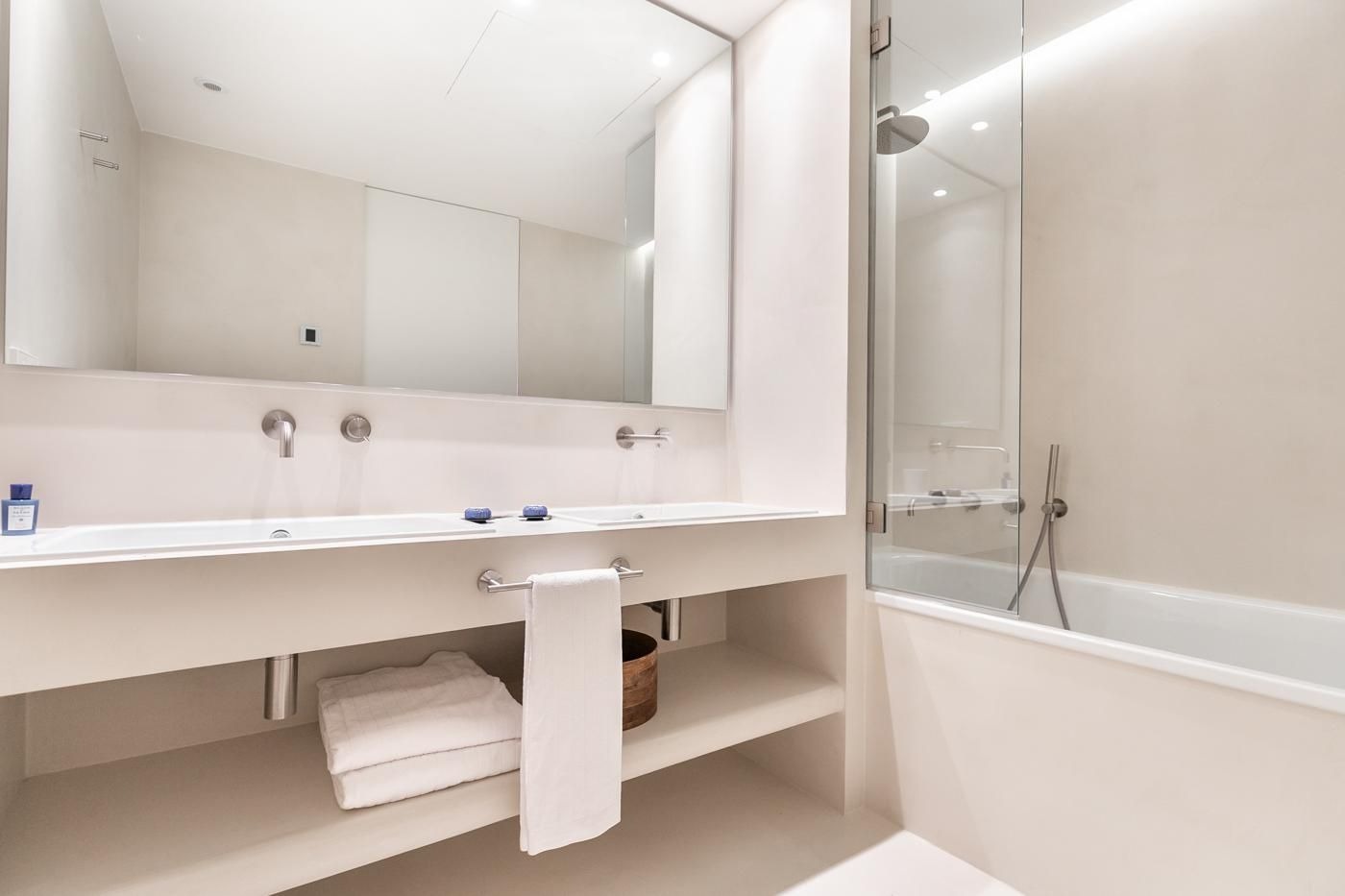 Apartment in Barcelona, Spain 3 bedrooms,  No. 141045