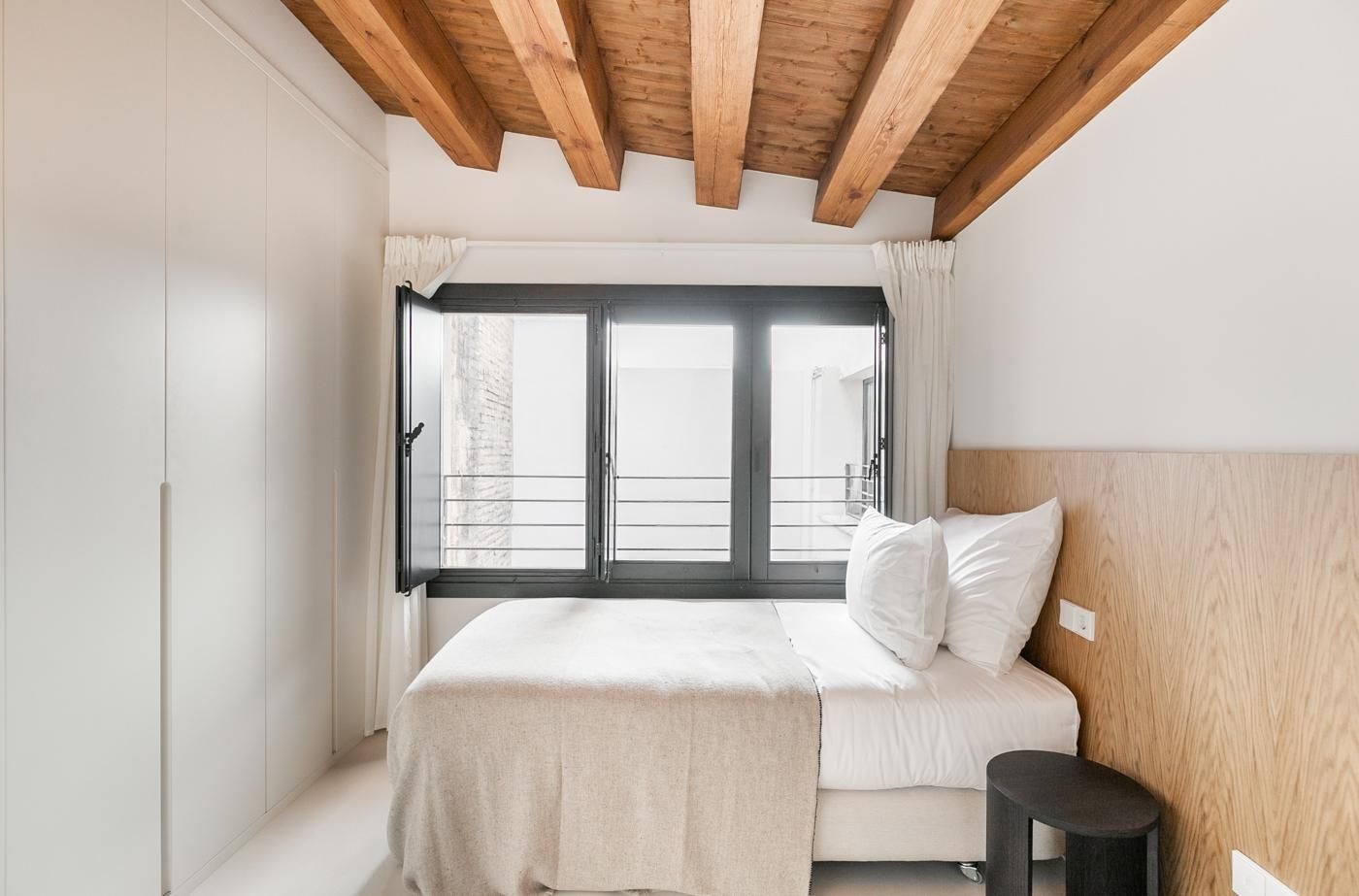 Apartment in Barcelona, Spain 3 bedrooms,  No. 141045