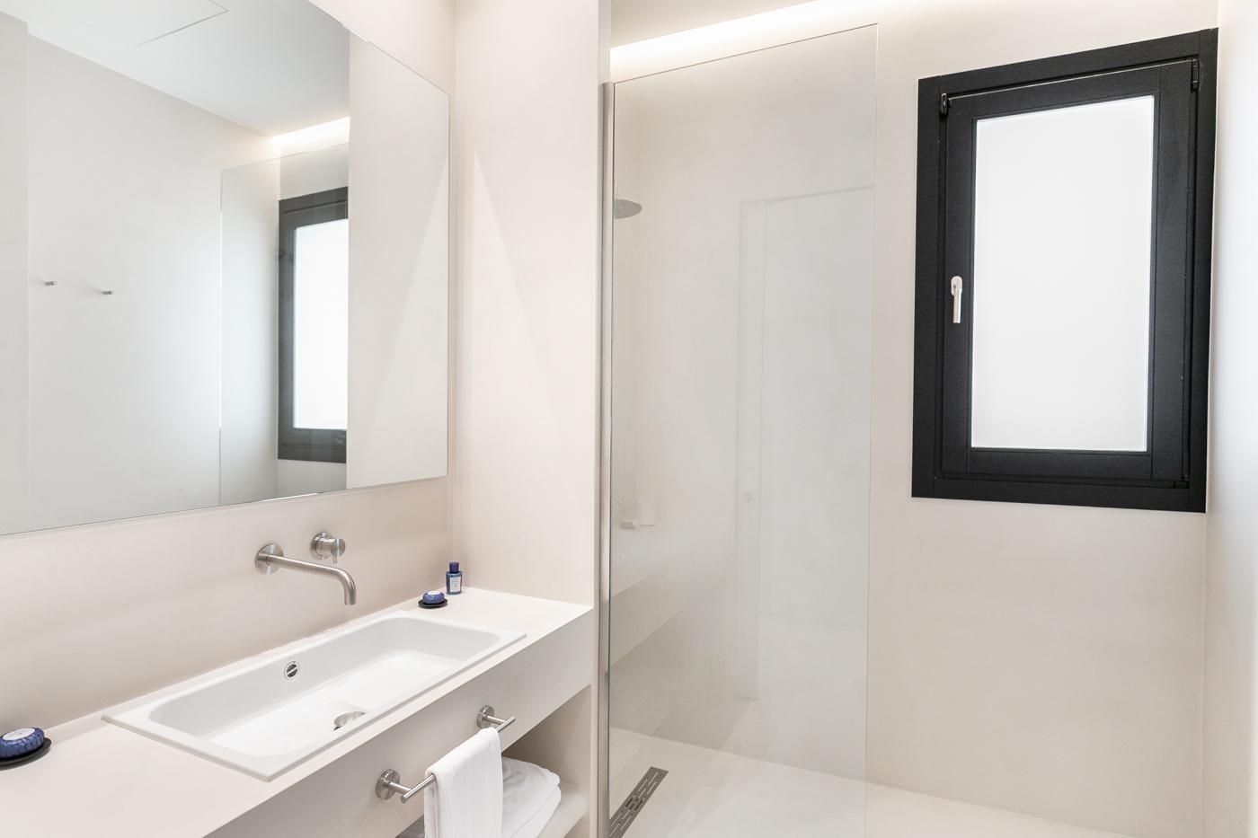 Apartment in Barcelona, Spain 3 bedrooms,  No. 141045