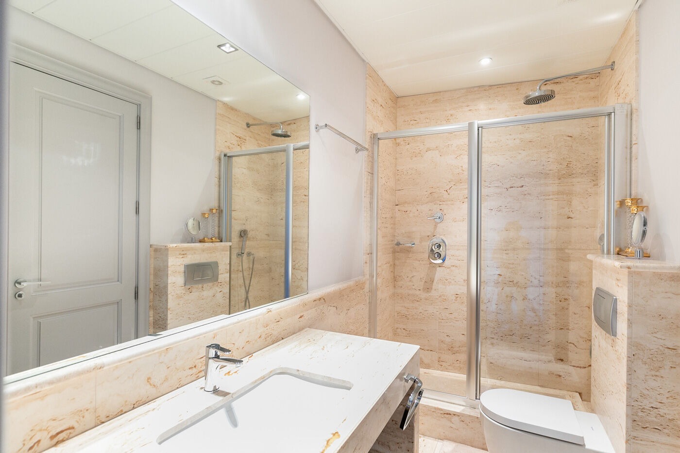Apartment à Barcelona, Espagne 4 chambres,  No. 141039