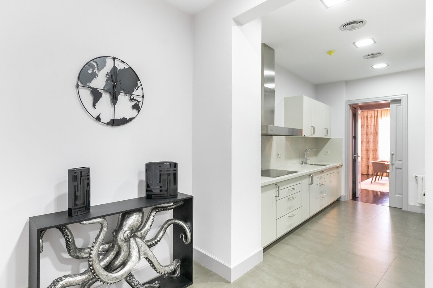 Apartment à Barcelona, Espagne 4 chambres,  No. 141039