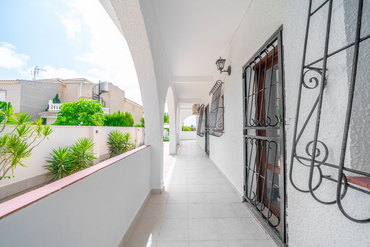Villa in Los Balcones, Alicante, Spain 5 bedrooms, 223 sq.m. No. 194232