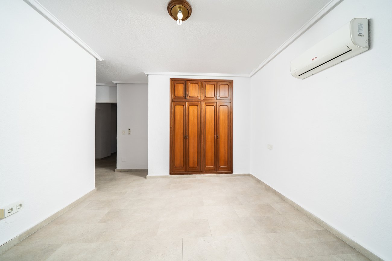 Villa in Los Balcones, Alicante, Spain 5 bedrooms, 223 sq.m. No. 194232