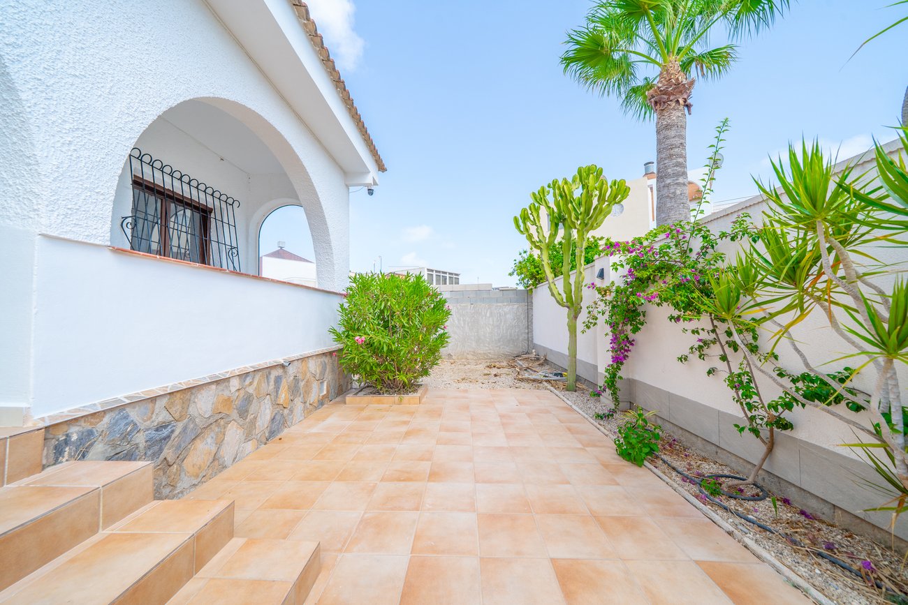 Villa in Los Balcones, Alicante, Spain 5 bedrooms, 223 sq.m. No. 194232