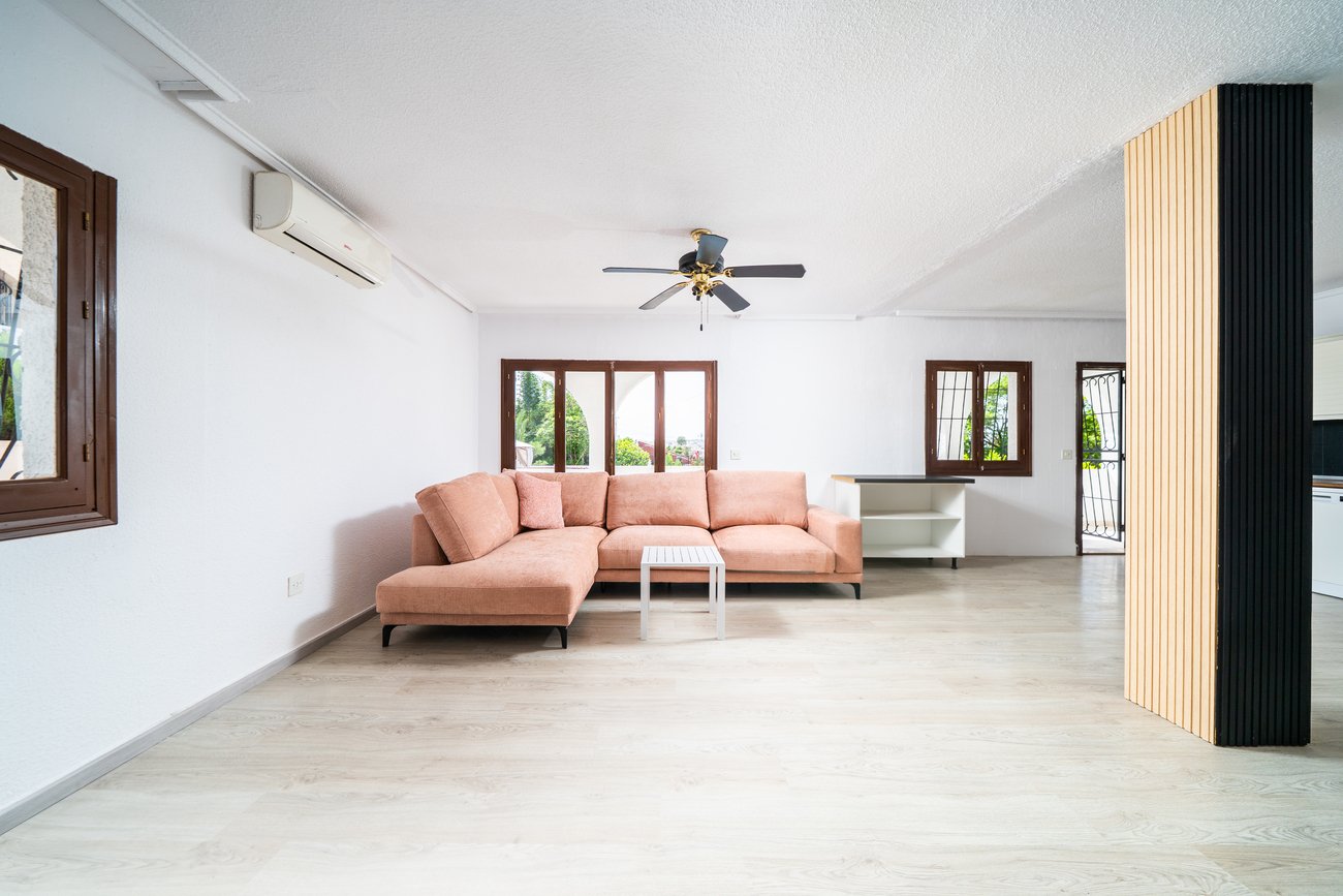 Villa in Los Balcones, Alicante, Spain 5 bedrooms, 223 sq.m. No. 194232