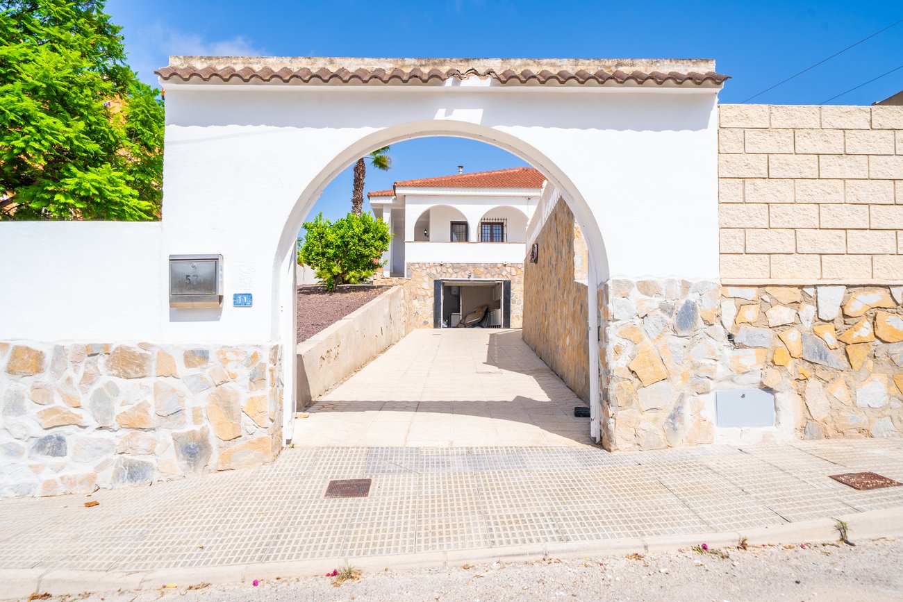 Villa in Los Balcones, Alicante, Spain 5 bedrooms, 223 sq.m. No. 194232
