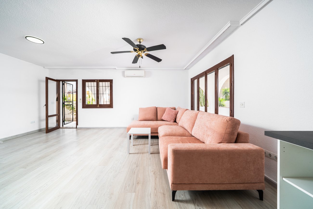 Villa in Los Balcones, Alicante, Spain 5 bedrooms, 223 sq.m. No. 194232