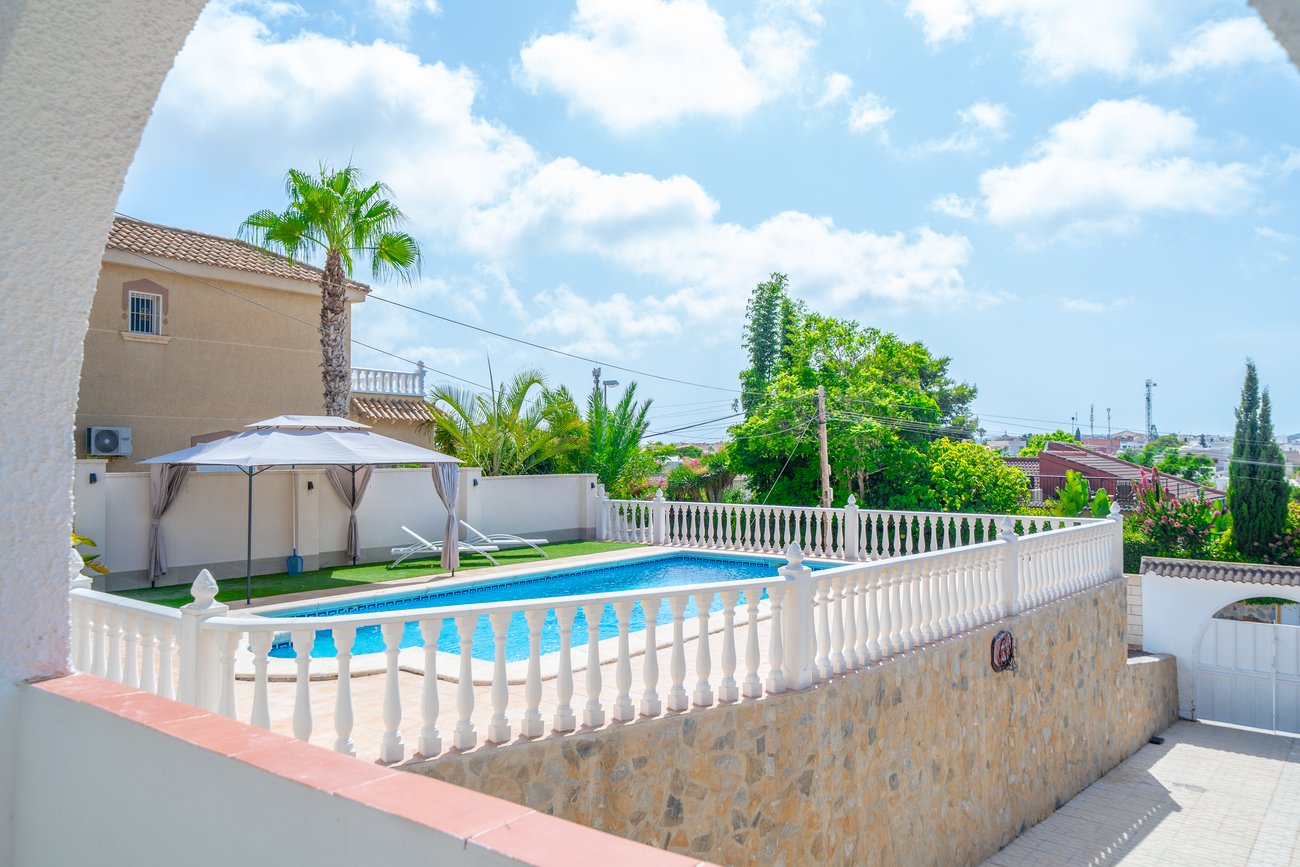 Villa in Los Balcones, Alicante, Spain 5 bedrooms, 223 sq.m. No. 194232