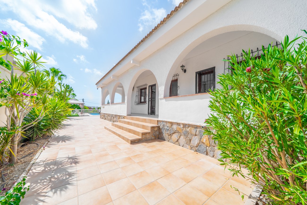 Villa in Los Balcones, Alicante, Spain 5 bedrooms, 223 sq.m. No. 194232