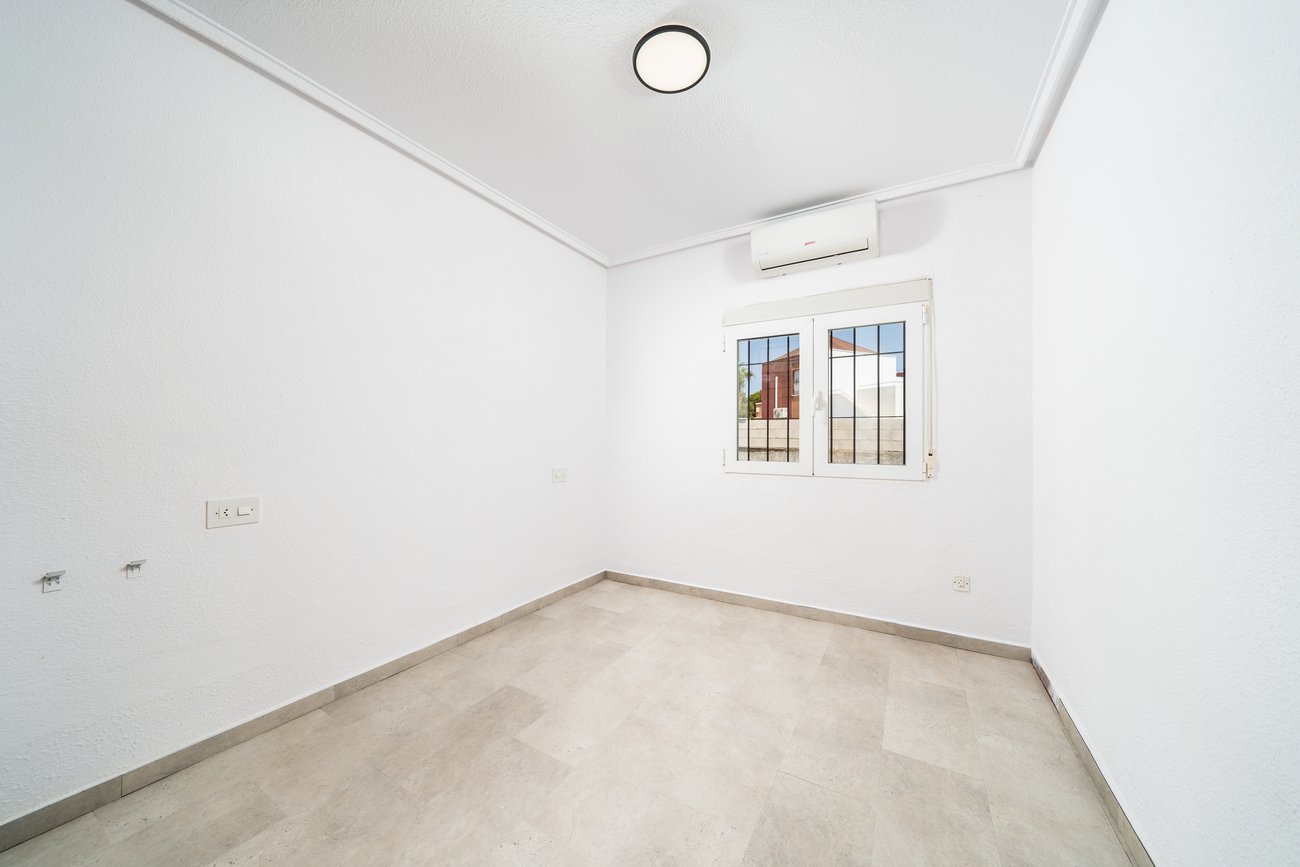 Villa in Los Balcones, Alicante, Spain 5 bedrooms, 223 sq.m. No. 194232