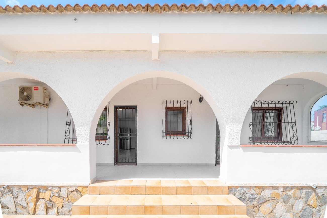 Villa in Los Balcones, Alicante, Spain 5 bedrooms, 223 sq.m. No. 194232