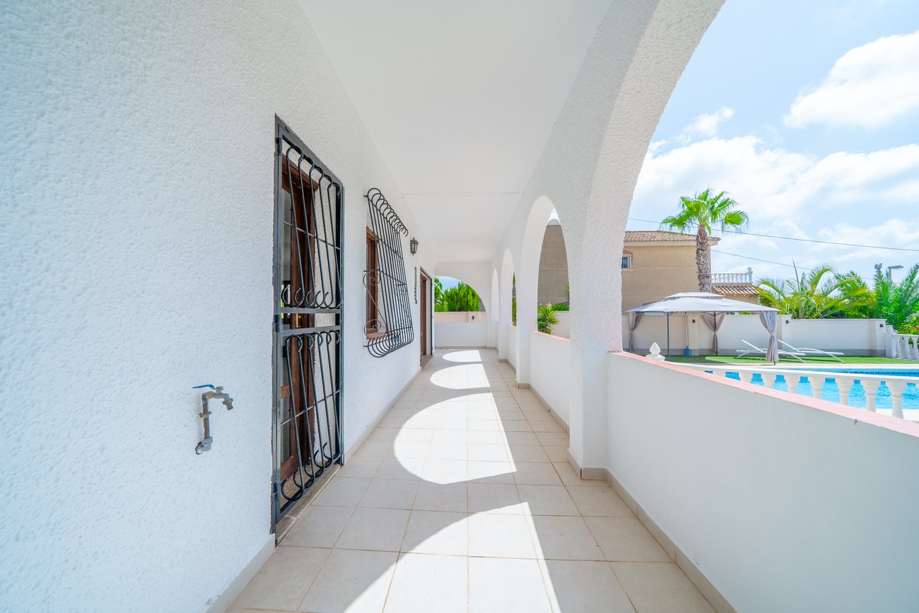 Villa in Los Balcones, Alicante, Spain 5 bedrooms, 223 sq.m. No. 194232