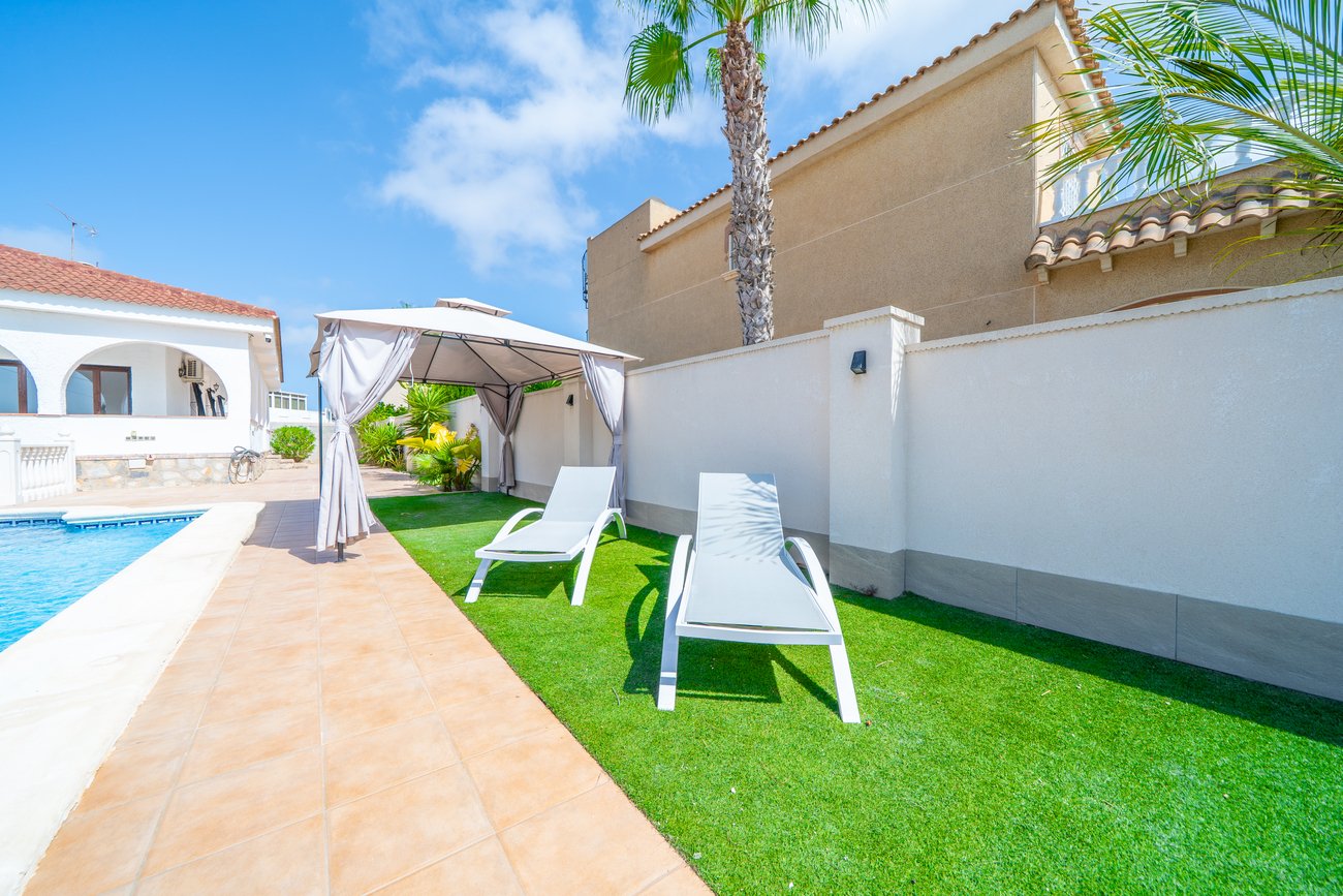 Villa in Los Balcones, Alicante, Spain 5 bedrooms, 223 sq.m. No. 194232