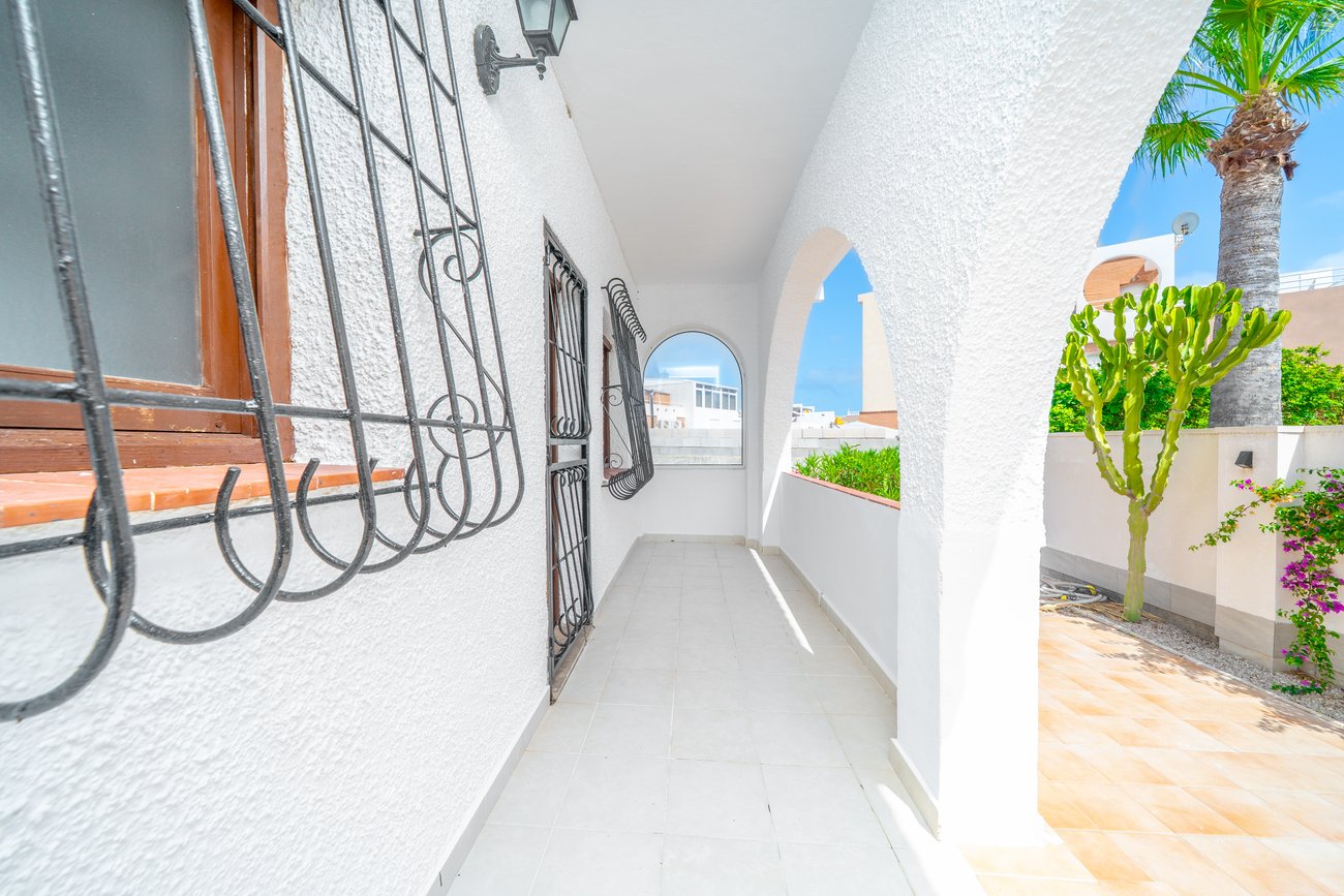 Villa in Los Balcones, Alicante, Spain 5 bedrooms, 223 sq.m. No. 194232