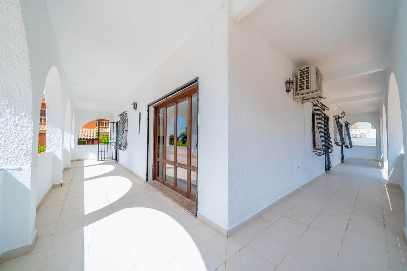 Villa in Los Balcones, Alicante, Spain 5 bedrooms, 223 sq.m. No. 194232