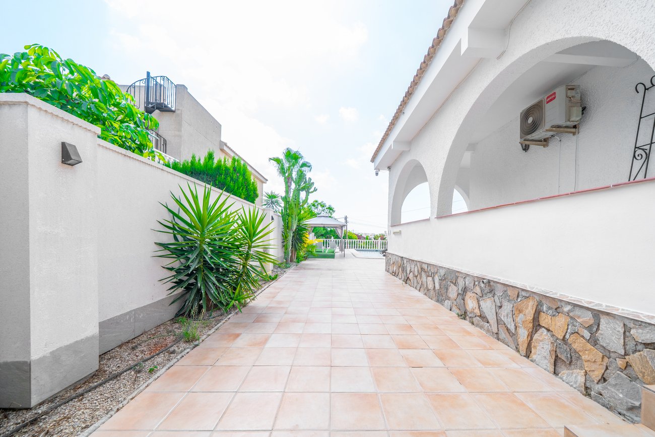 Villa in Los Balcones, Alicante, Spain 5 bedrooms, 223 sq.m. No. 194232