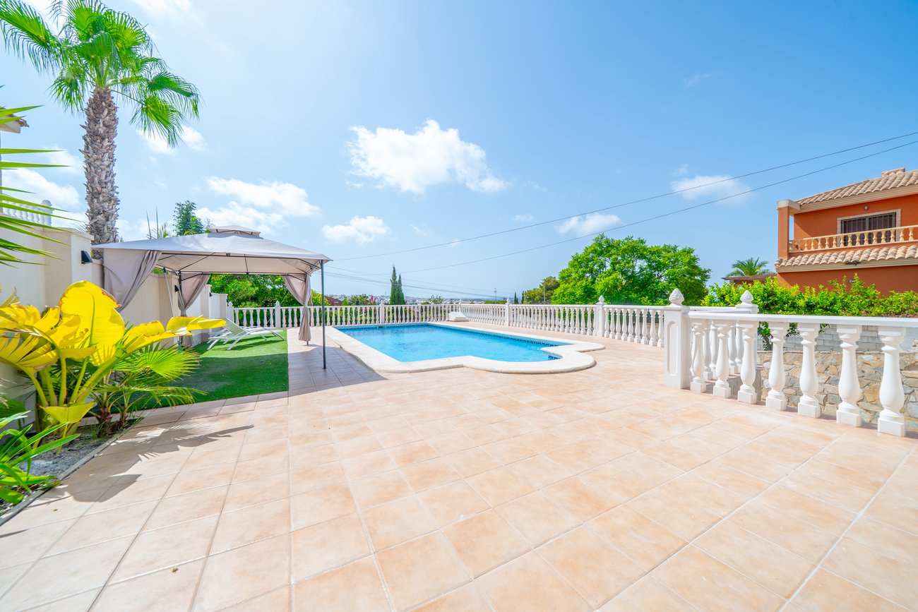 Villa in Los Balcones, Alicante, Spain 5 bedrooms, 223 sq.m. No. 194232