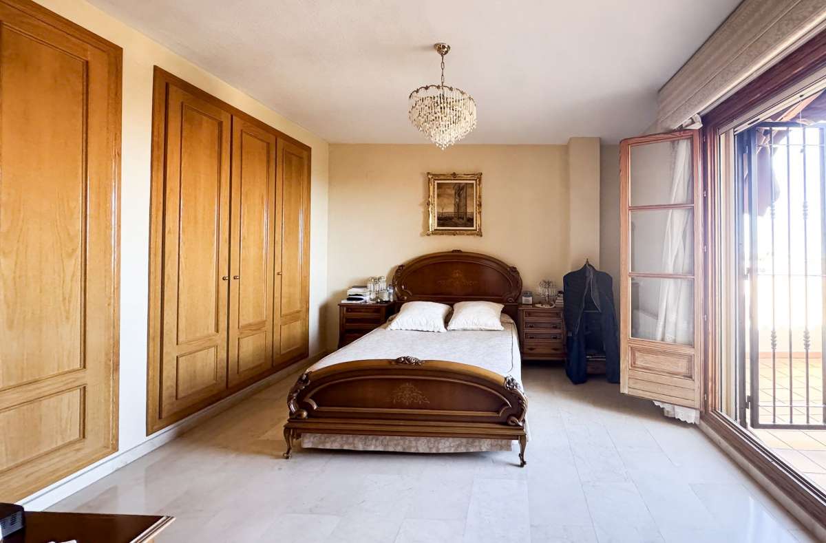 Villa in Mutxamel, Alicante, Spain 5 bedrooms, 350 sq.m. No. 173587