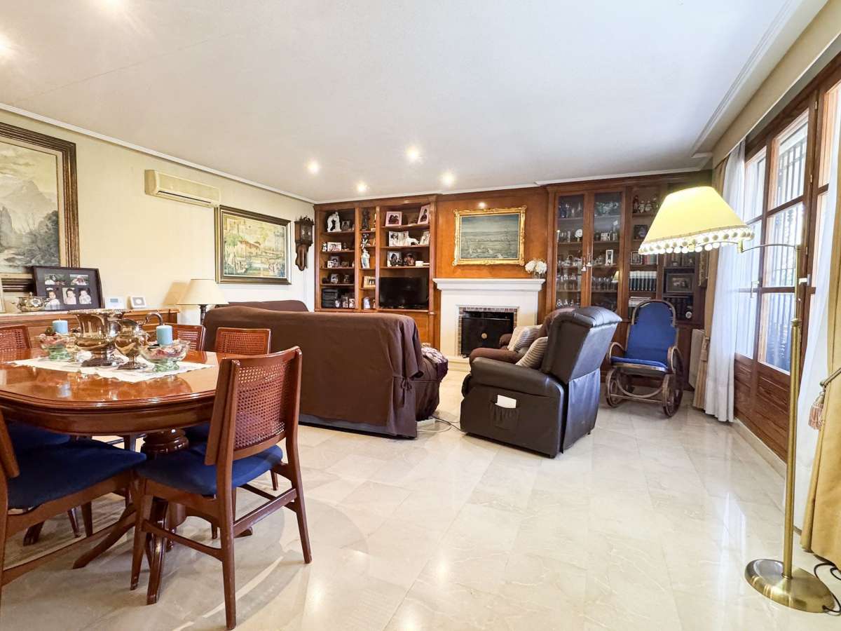 Villa in Mutxamel, Alicante, Spain 5 bedrooms, 350 sq.m. No. 173587