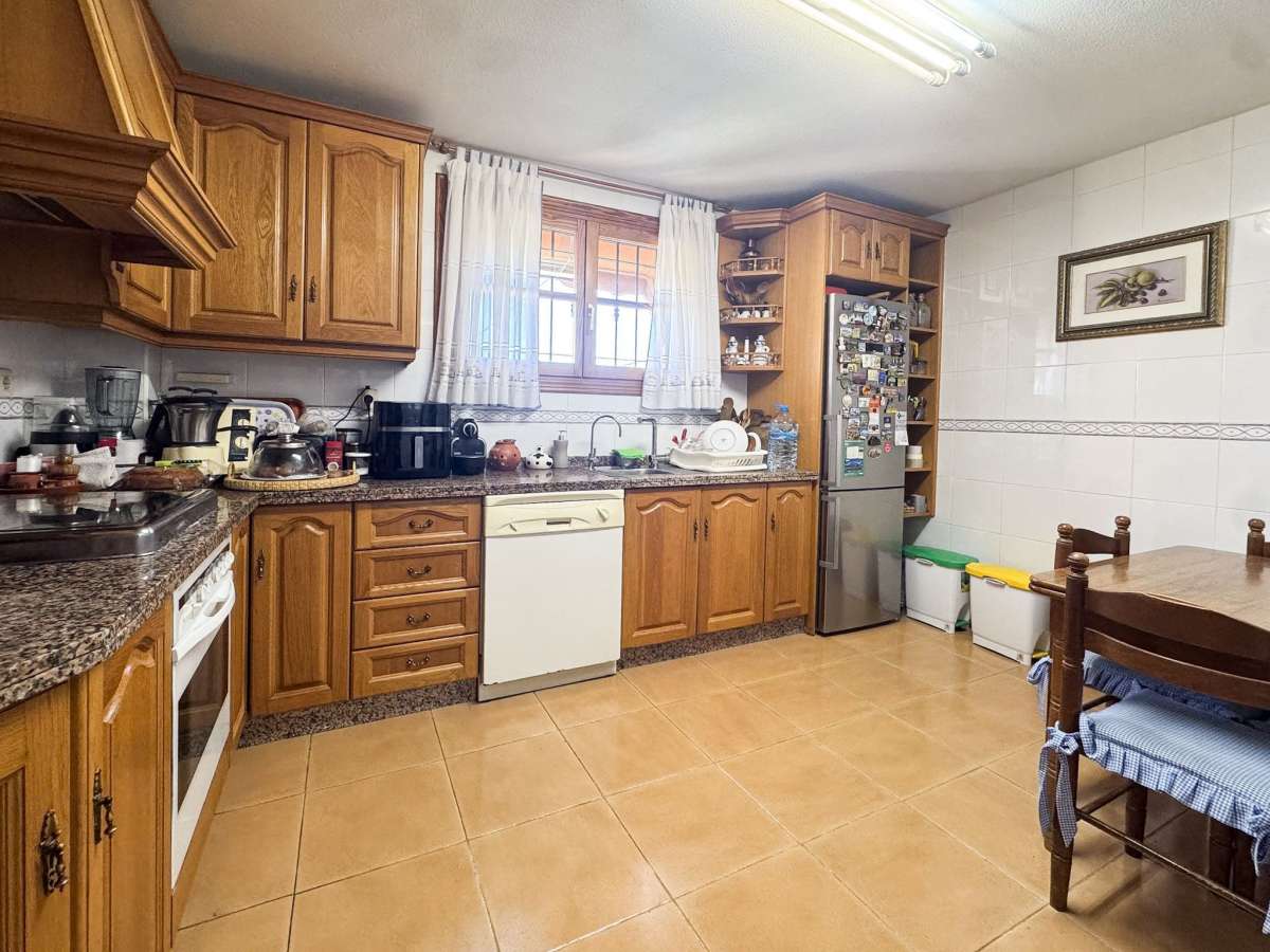 Villa in Mutxamel, Alicante, Spain 5 bedrooms, 350 sq.m. No. 173587