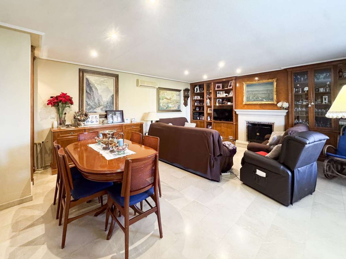 Villa in Mutxamel, Alicante, Spain 5 bedrooms, 350 sq.m. No. 173587