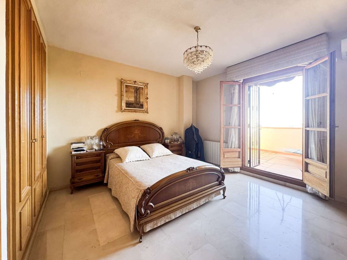 Villa in Mutxamel, Alicante, Spain 5 bedrooms, 350 sq.m. No. 173587