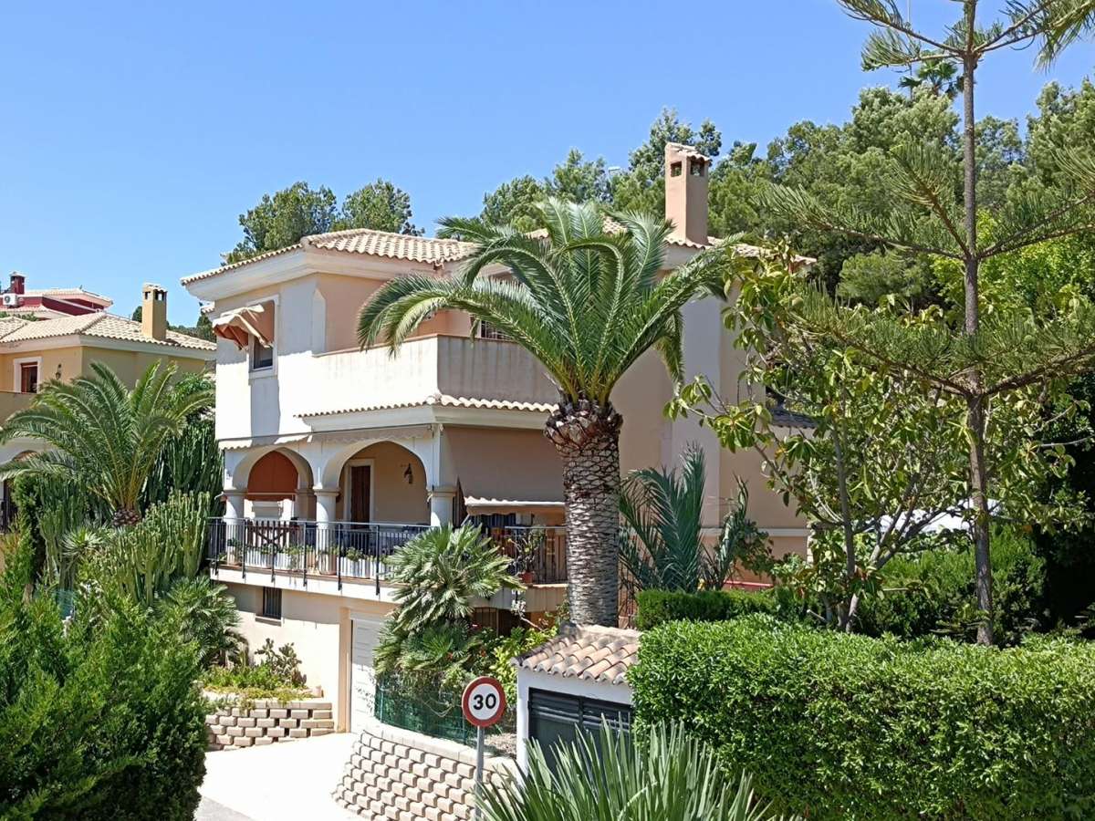 Villa in Mutxamel, Alicante, Spain 5 bedrooms, 350 sq.m. No. 173587