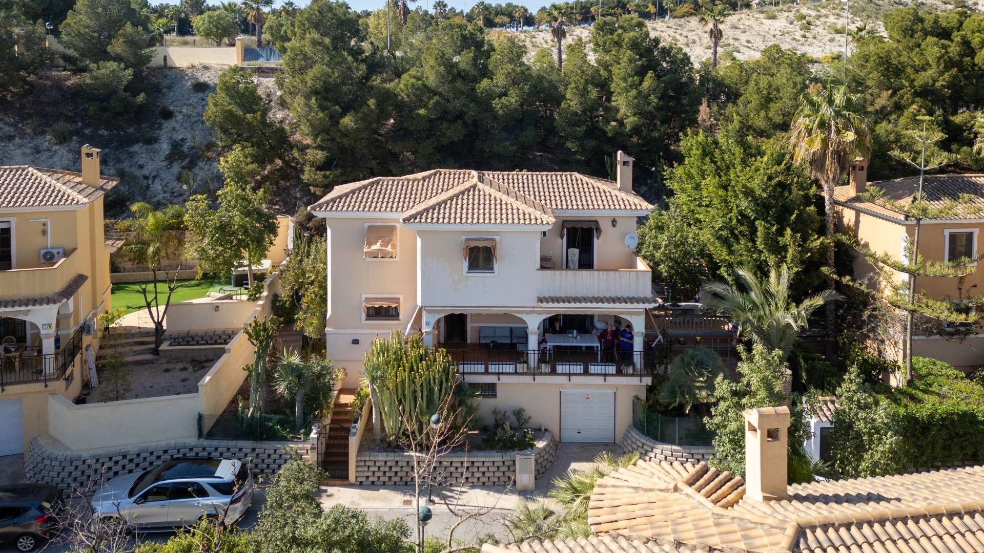 Villa in Mutxamel, Alicante, Spain 5 bedrooms, 350 sq.m. No. 173587