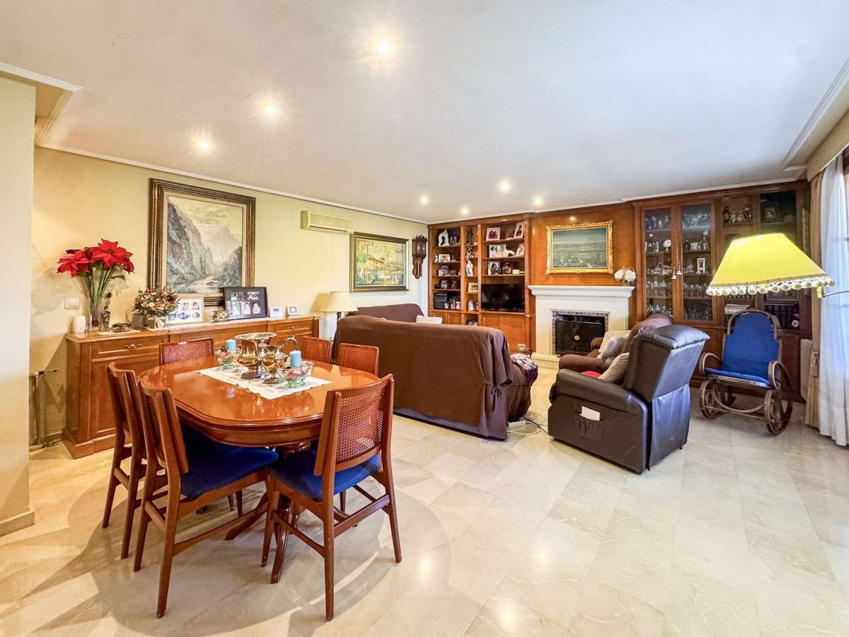 Villa in Mutxamel, Alicante, Spain 5 bedrooms, 350 sq.m. No. 173587
