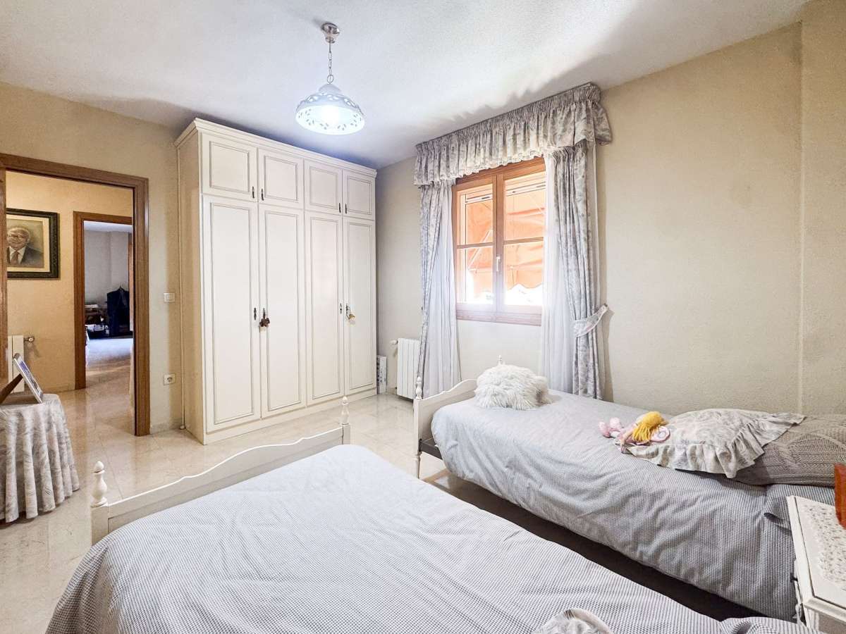 Villa in Mutxamel, Alicante, Spain 5 bedrooms, 350 sq.m. No. 173587