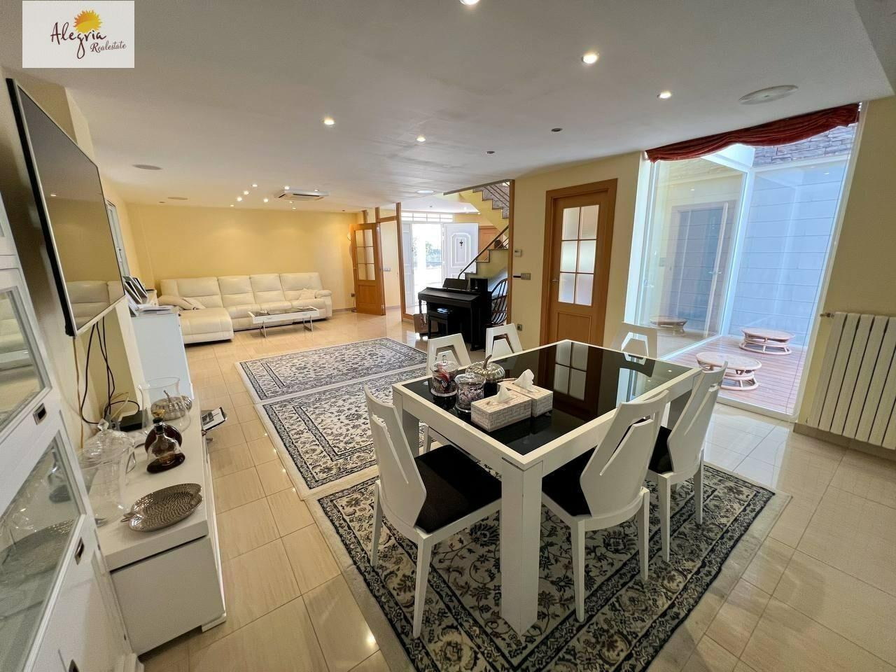 Dzīvoklis Manises, Valencia, Spānijā 4 istabas, 460 m2 Nr. 168716