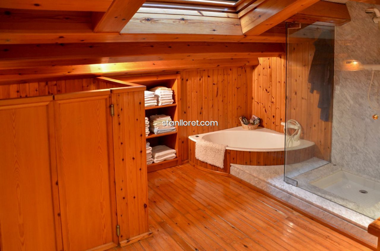 Dom w Lloret de Mar, Girona, Hiszpania 5 sypialni, 168 mkw. nr 104069