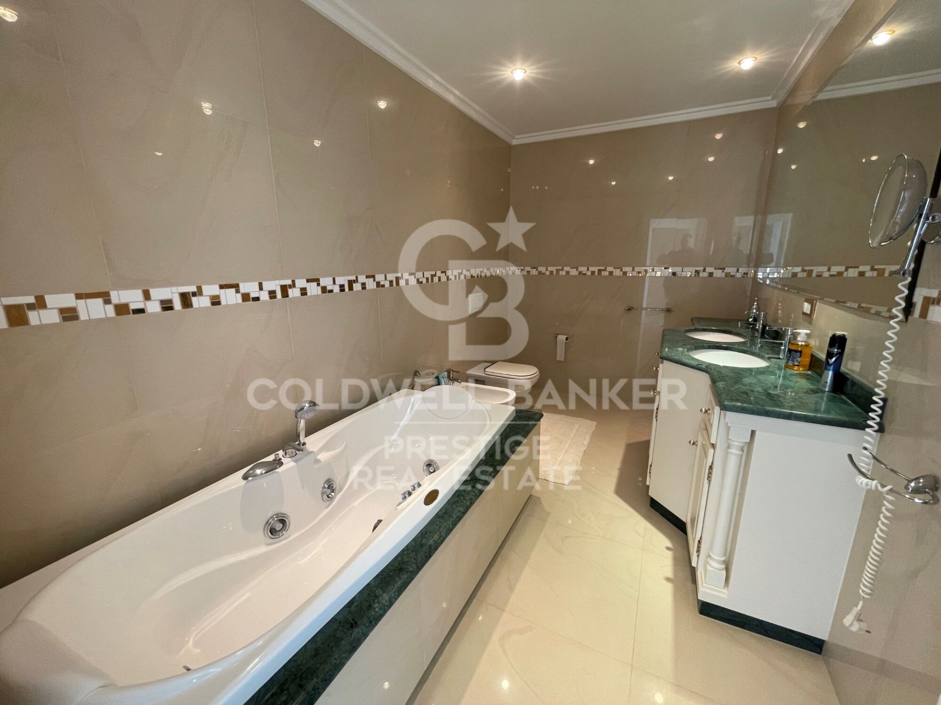 Villa i Lloret de Mar, Girona, Spanien 6 sovrum, 878 kvm. Nr. 160418
