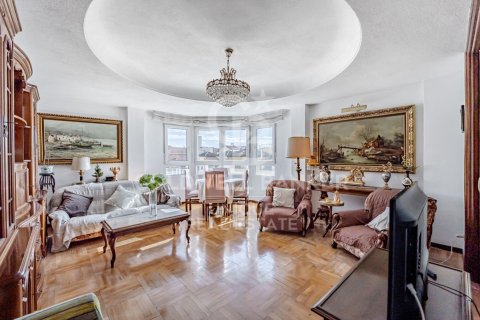 Apartament w Madrid, Hiszpania 4 sypialnie, 208 mkw. nr 178636