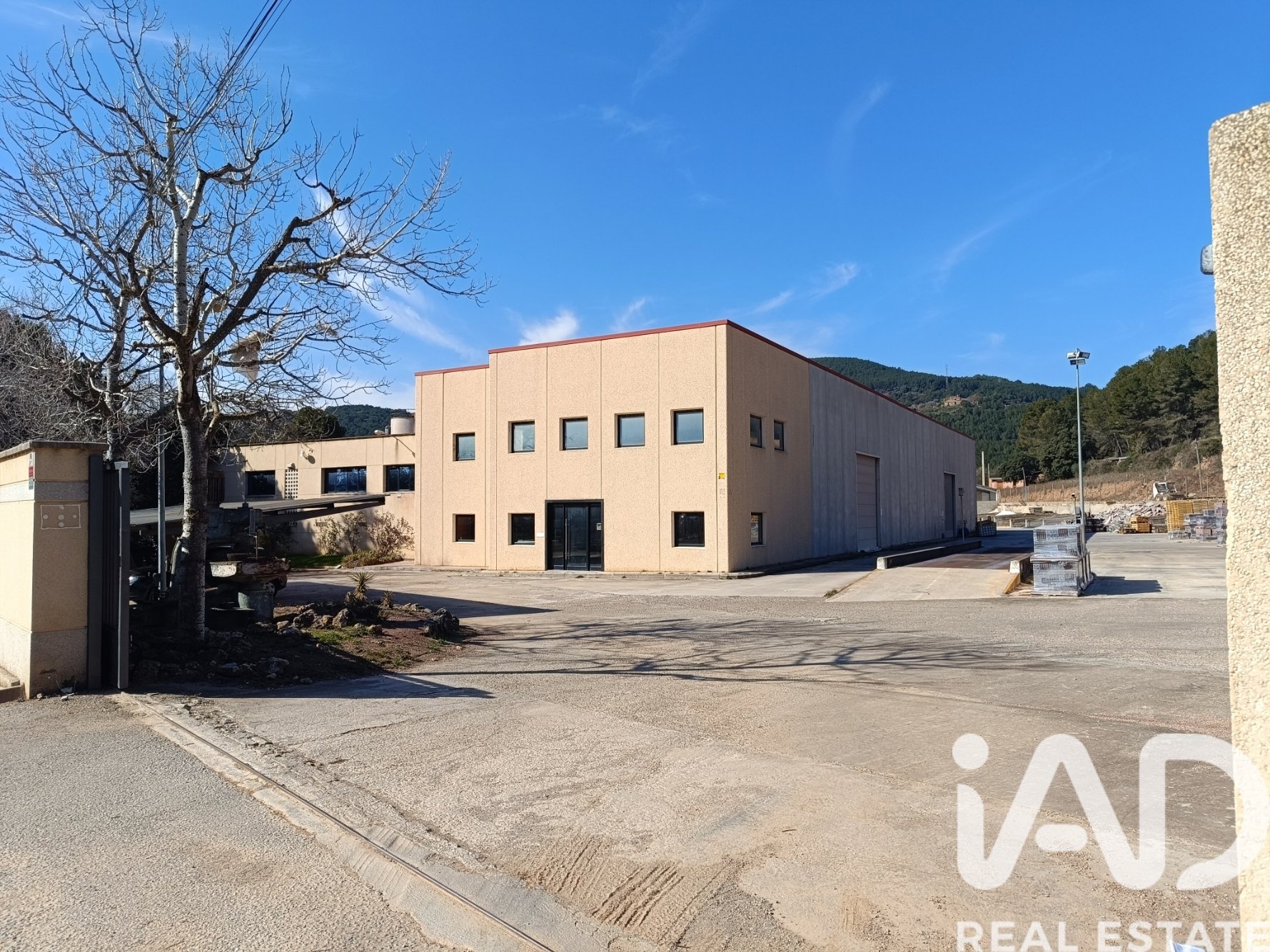Propiedad comercial en Sant Quintí de Mediona, Barcelona, España 2589 m2 No. 173028