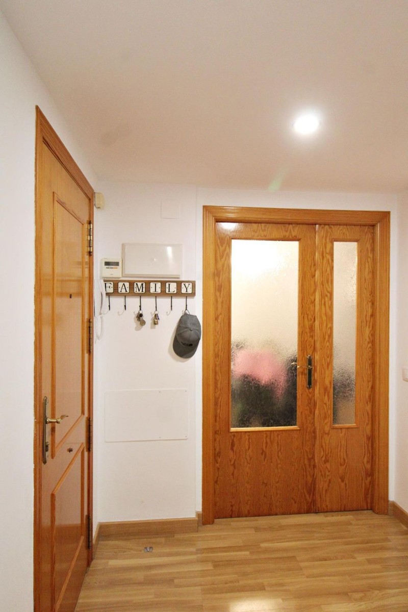 Apartment in Alicante, Spain 4 bedrooms, 104 sq.m. No. 180107