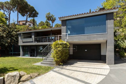 Villa in Premia De Dalt, Barcelona, Spain 3 bedrooms, 338 sq.m. No. 150292