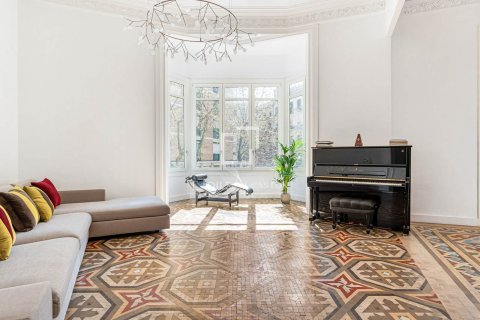 Dzīvoklis Barcelona, Spānijā 5 istabas, 222 m2 Nr. 150287