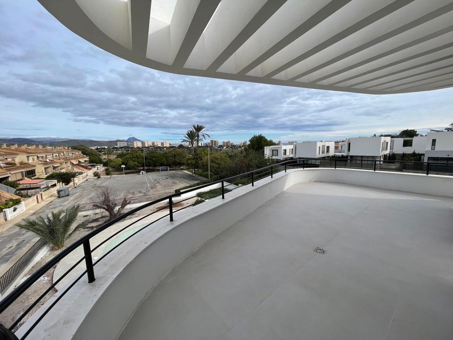 Villa i La Font, Alicante, Spanien 4 sovrum, 500 kvm. Nr. 165595