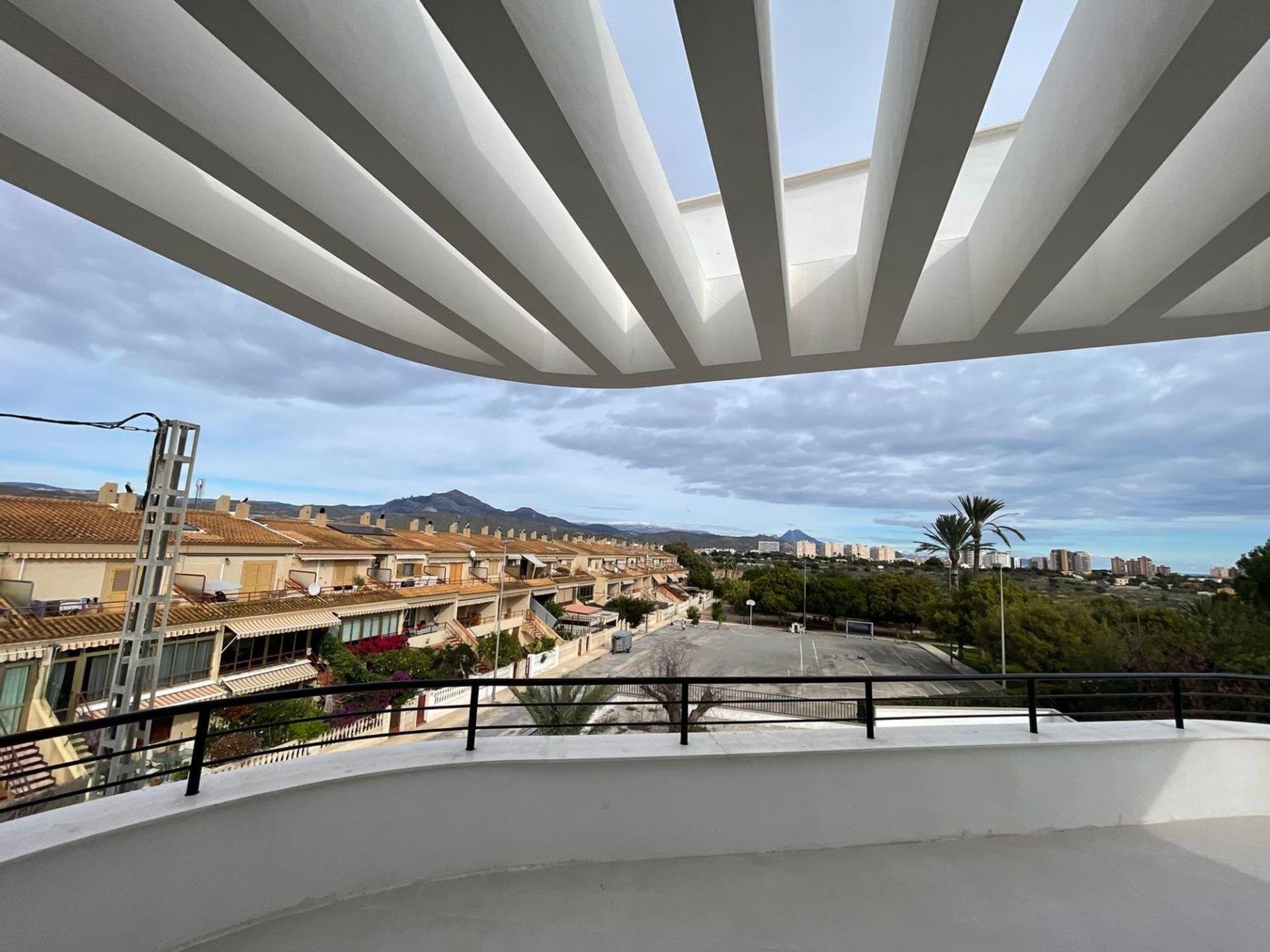 Villa i La Font, Alicante, Spanien 4 sovrum, 500 kvm. Nr. 165595
