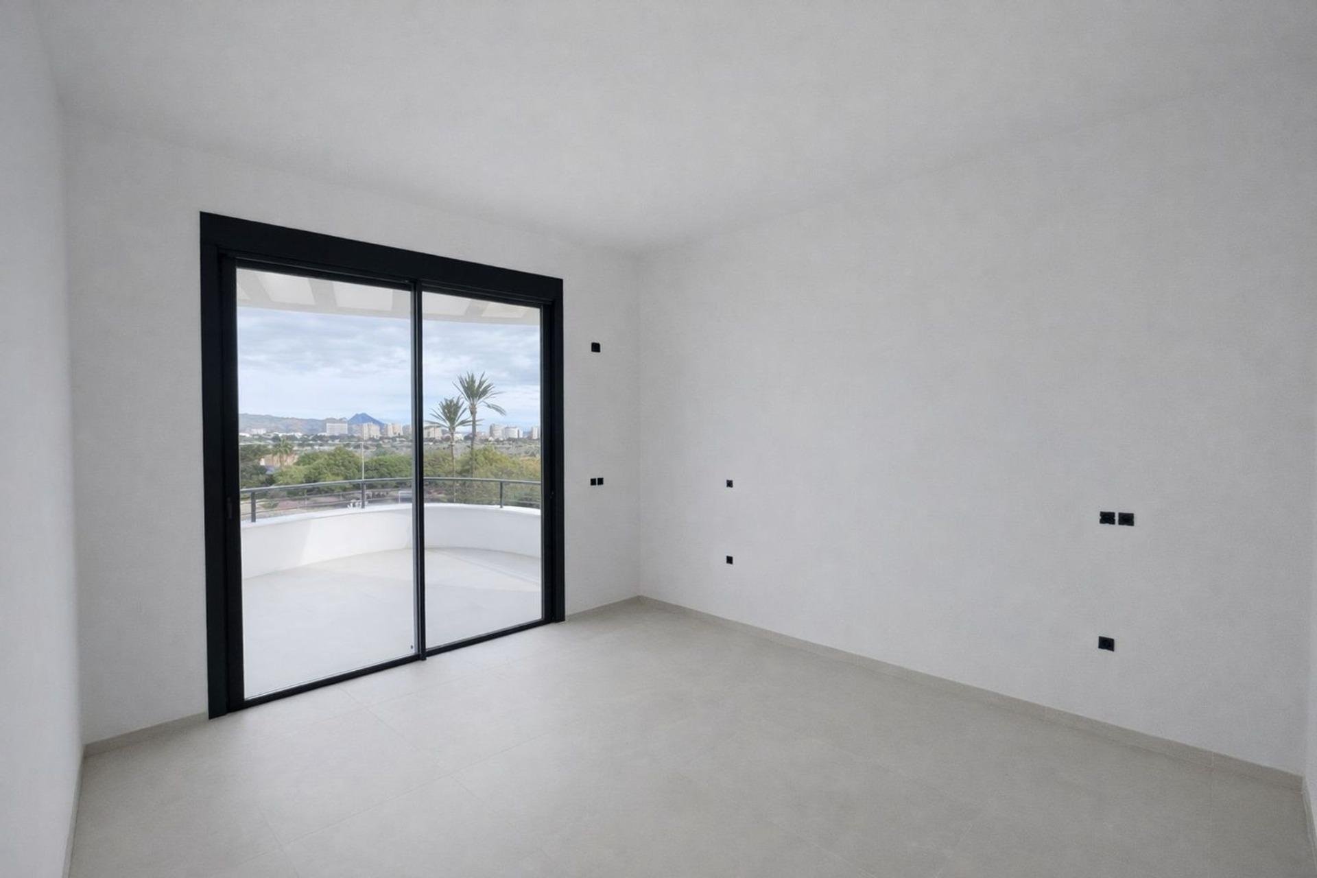 Villa i La Font, Alicante, Spanien 4 sovrum, 500 kvm. Nr. 165595